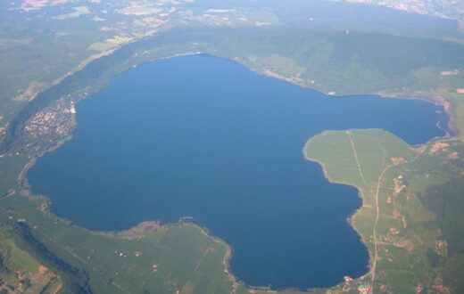 Vista aerea del lago di Vico