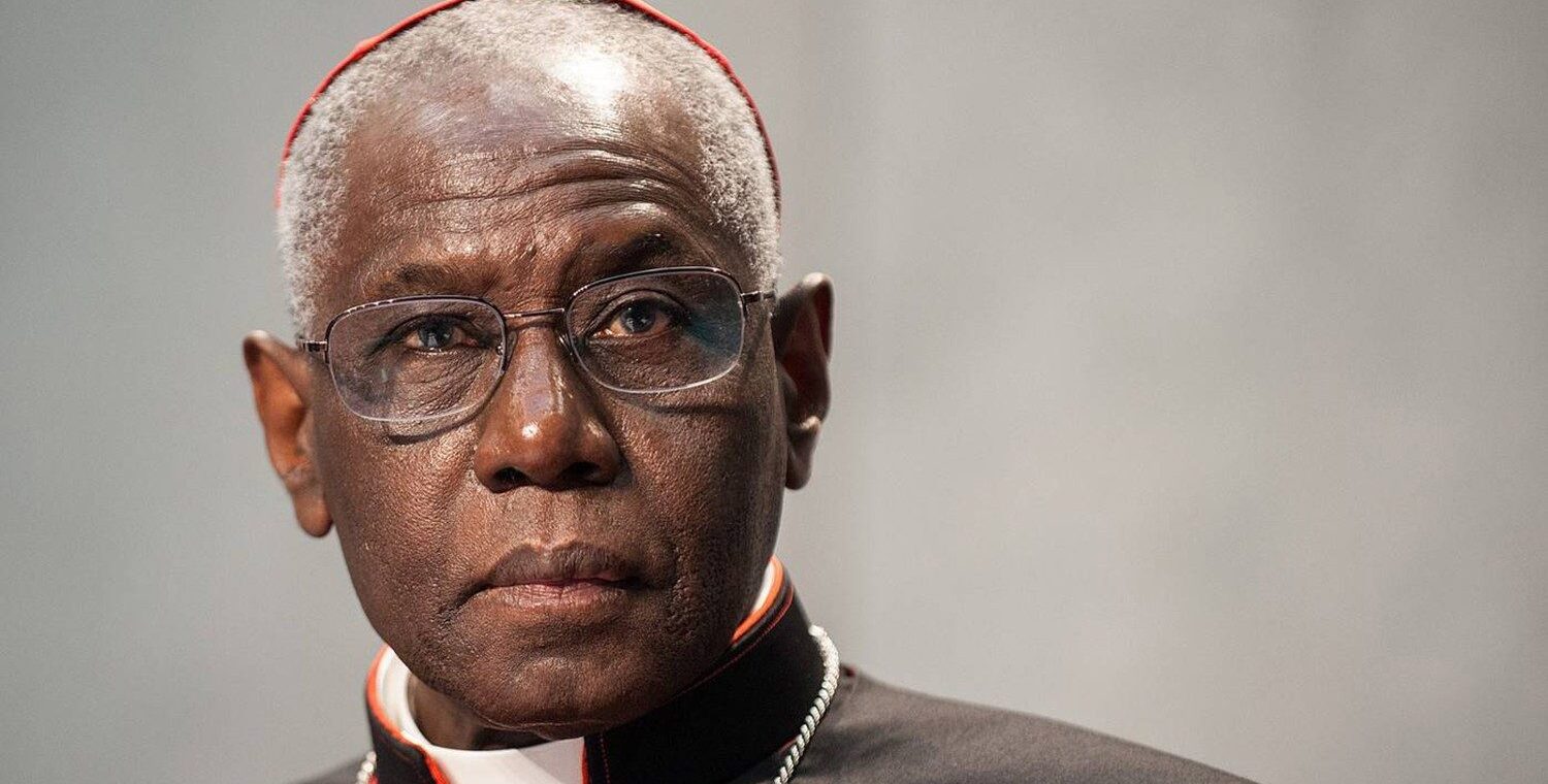 Cardinale Robert Sarah durante la conferenza