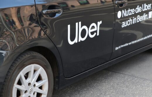 Dibattito tra Uber e Waymo sui robotaxi