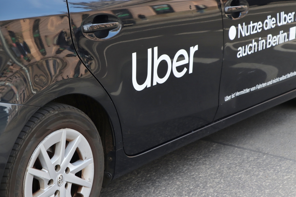 Dibattito tra Uber e Waymo sui robotaxi