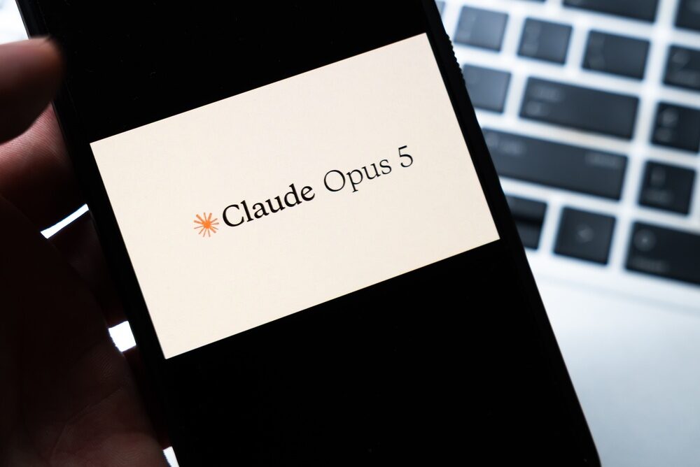 Ingegnere di sicurezza che utilizza Claude Opus 5 per il reverse engineering