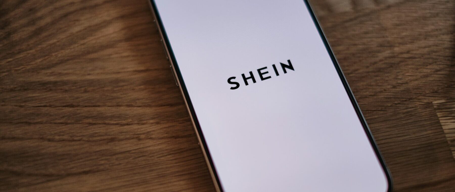 Debutto di Shein alla Borsa di Hong Kong