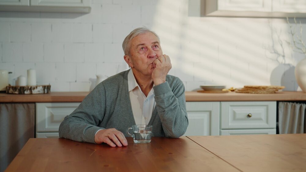 Nonni che utilizzano intelligenza artificiale per creare ricordi