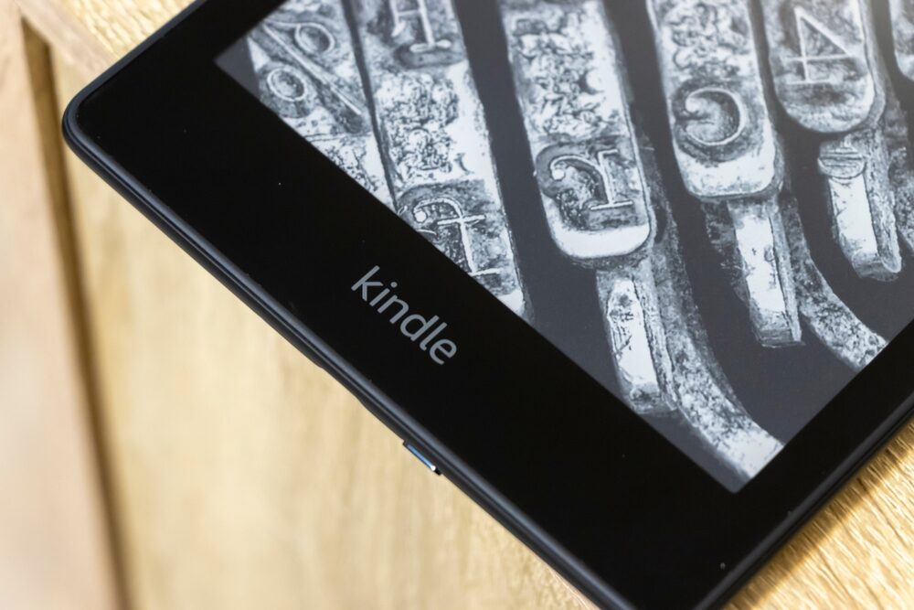 Kindle Paperwhite trasformato in assistente da scrivania